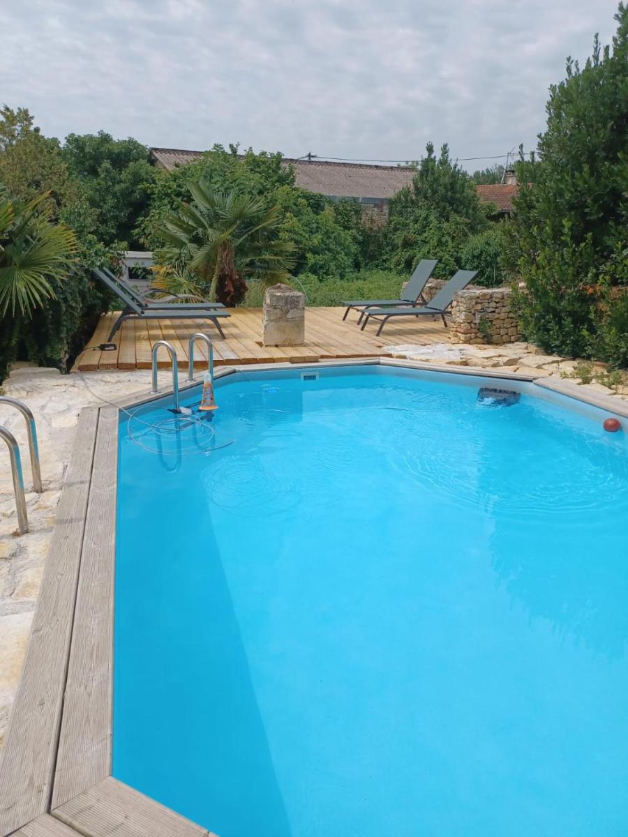 Nid Charentais Angouleme pool jacuzzi - Housity