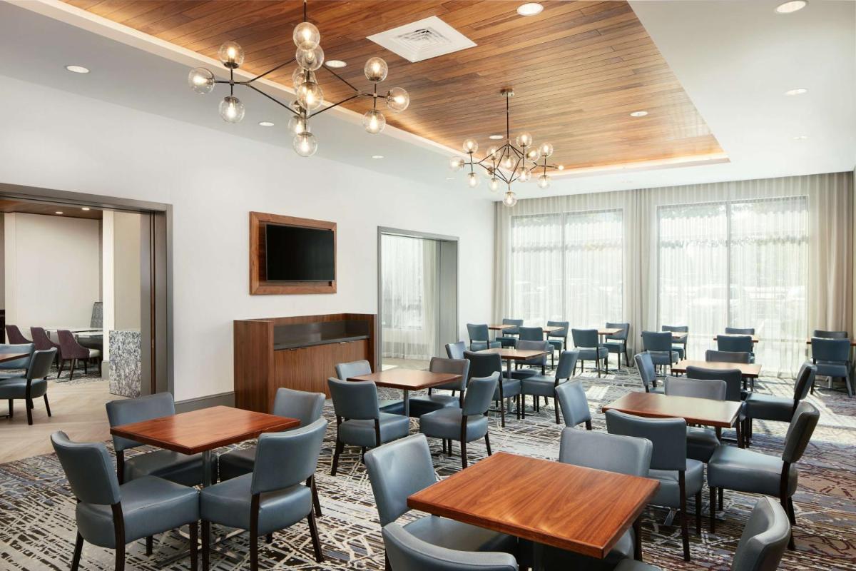 Embassy Suites By Hilton Atlanta Airport North - Housity