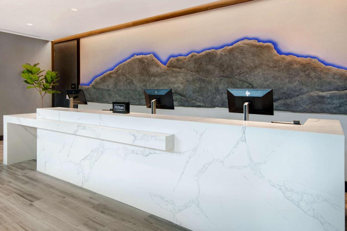 Embassy Suites By Hilton Alpharetta Halcyon - Housity