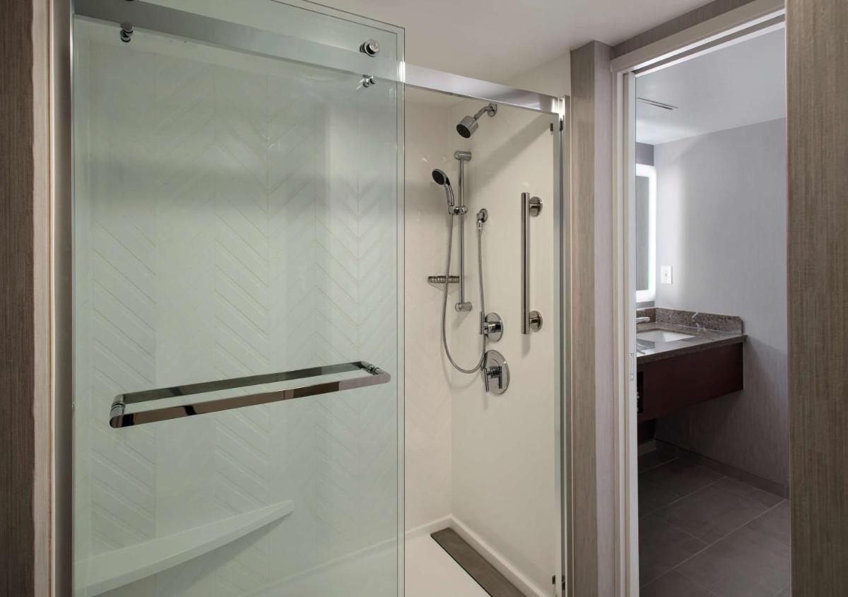 Embassy Suites by Hilton Bethesda Washington DC - Housity