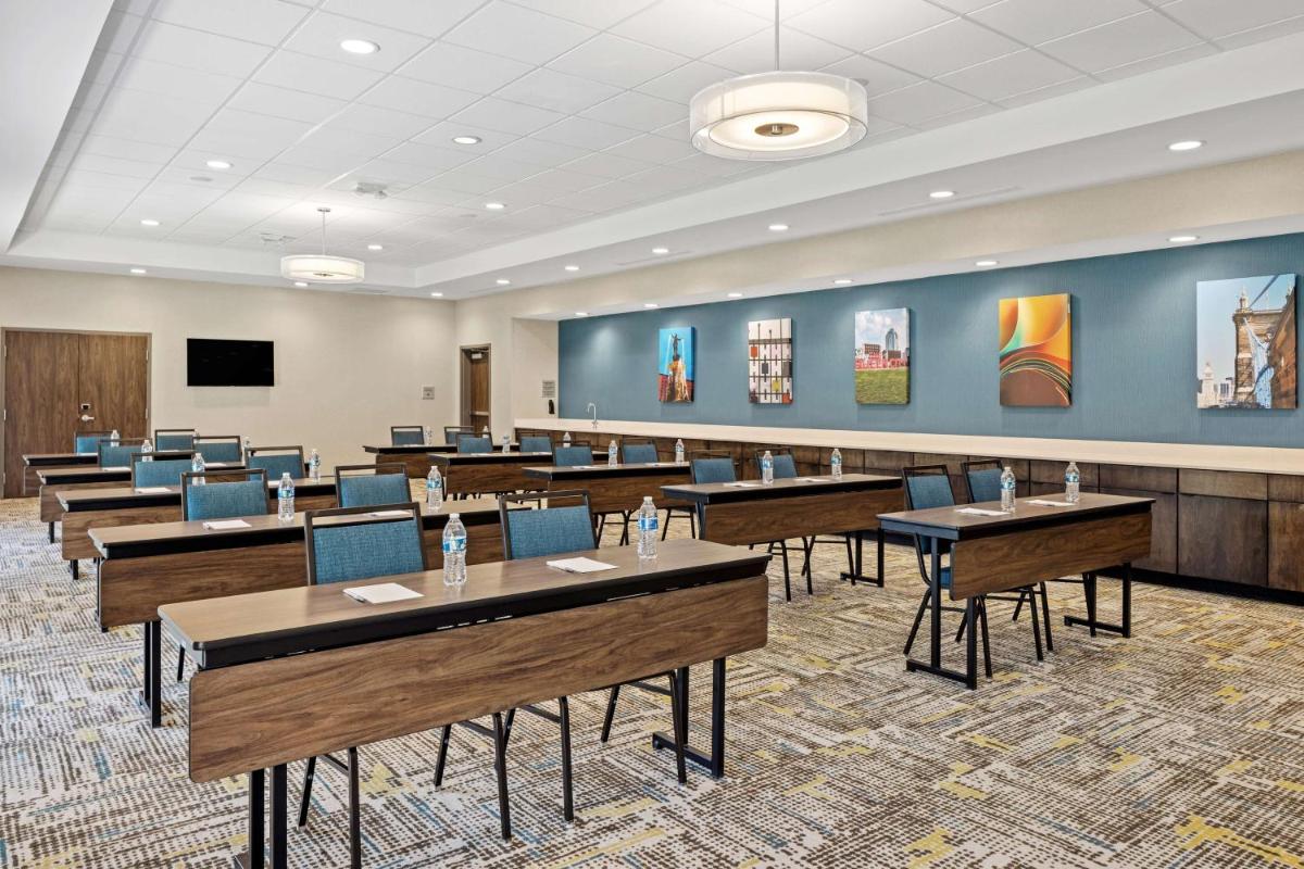 Hampton Inn & Suites Cincinnati West, Oh - Housity