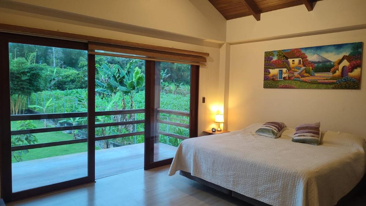 Quinta Isabel, Casa de Huéspedes & Cafetería - Housity