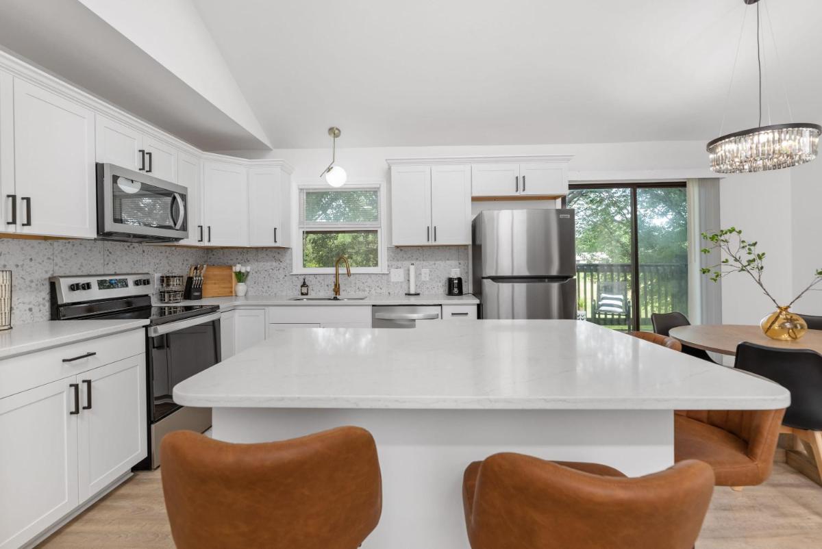 Beautiful 6 bed 3 bath home in quiet neighborhood - Housity