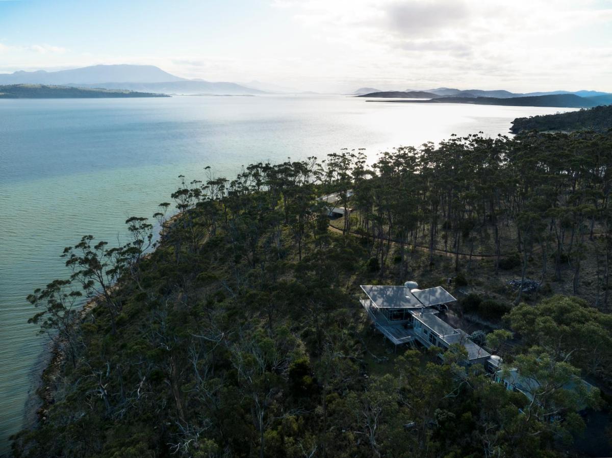 Baragoola Retreat - Luxury Waterfront Property - Housity