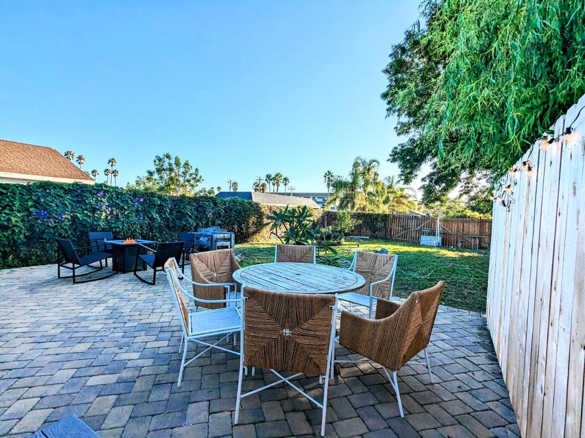 Inviting Duplex with Fire Pit, Bikes ca 1 Mile to Beach - Housity