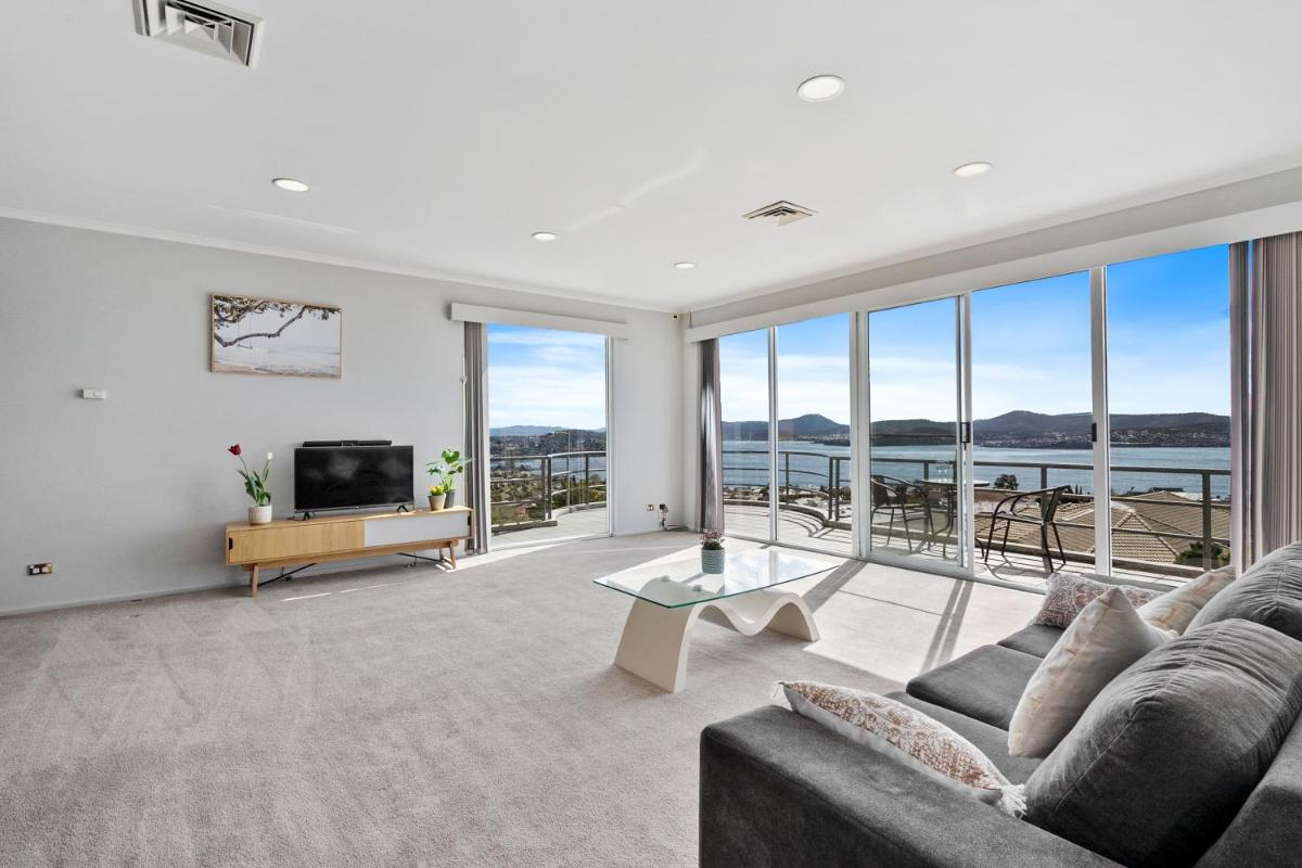 Suitetrails - Super nice house with sea view free parking