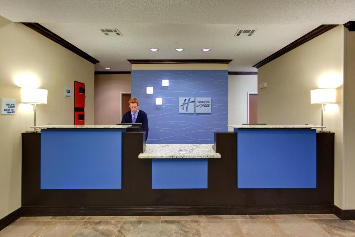Holiday Inn Express Hotel & Suites Albuquerque Airport, an IHG Hotel - Housity