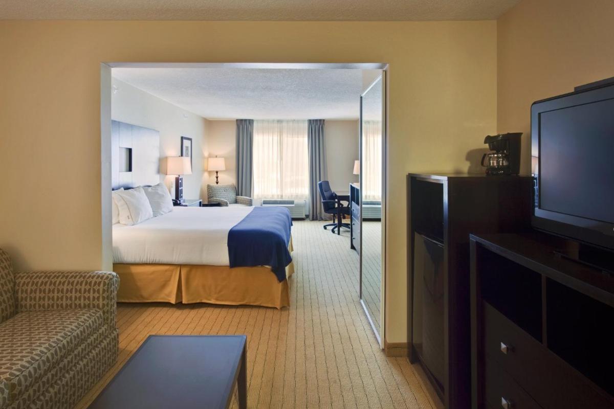 Holiday Inn Express Hotel & Suites Albuquerque Airport, an IHG Hotel - Housity