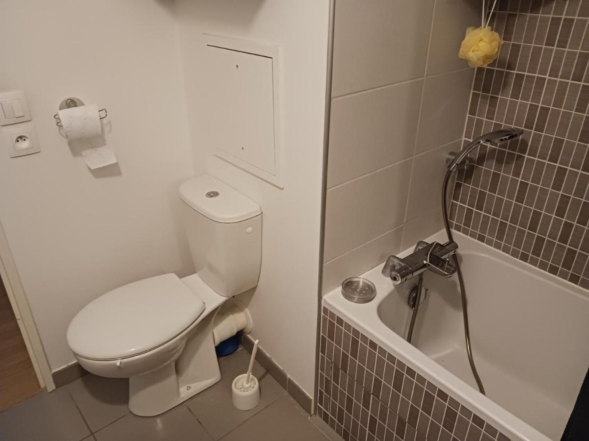 chambre d'hôte / B&B Massy 1 minute gare TGC/RER - Housity
