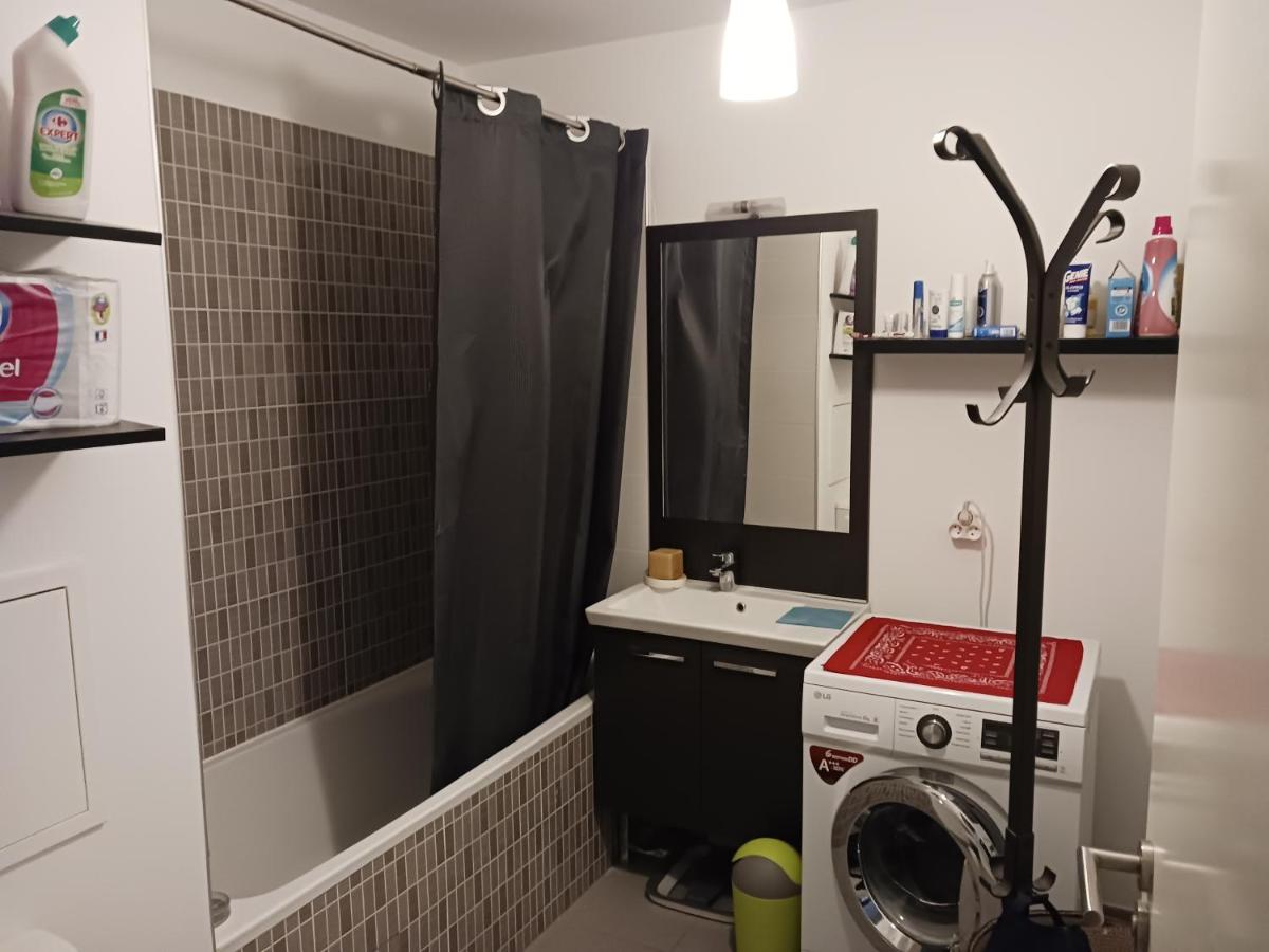 chambre d'hôte / B&B Massy 1 minute gare TGC/RER - Housity