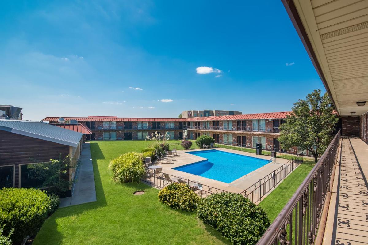 Rodeway Inn McPherson East - Housity