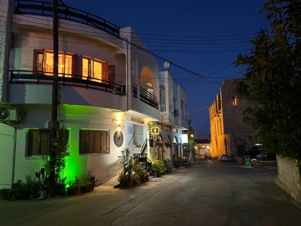 Royal Goddess Guest House, Walled City - Housity