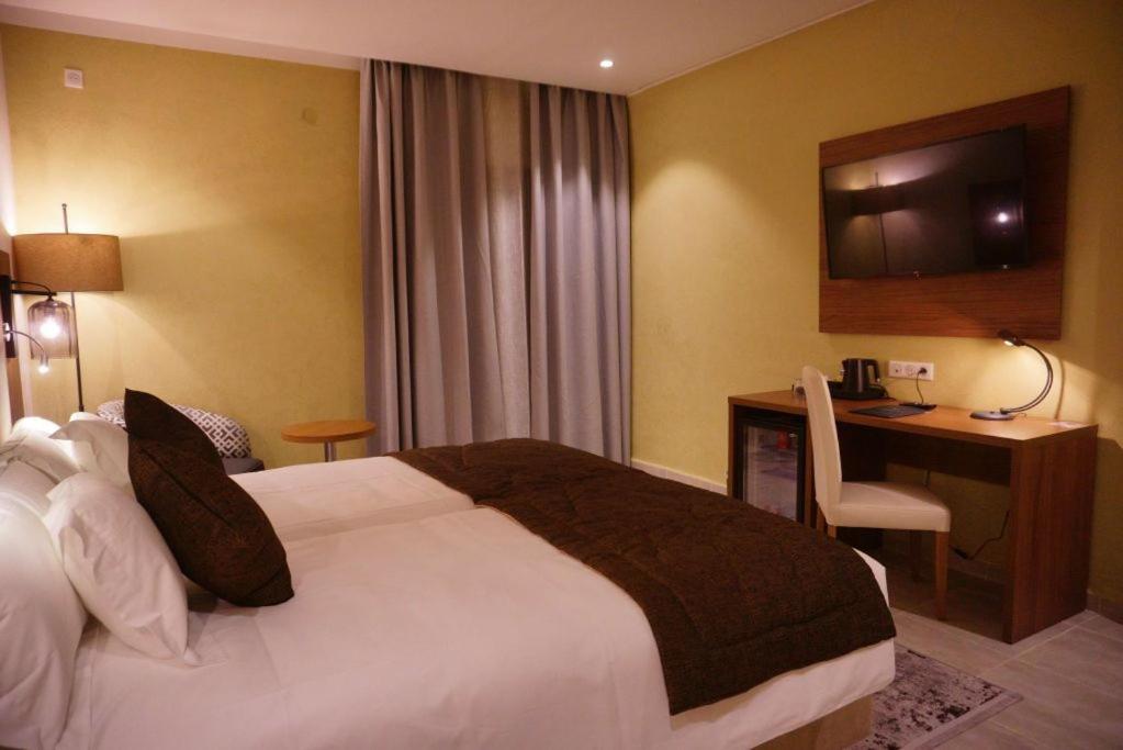 LYNATEL PALACE - Housity