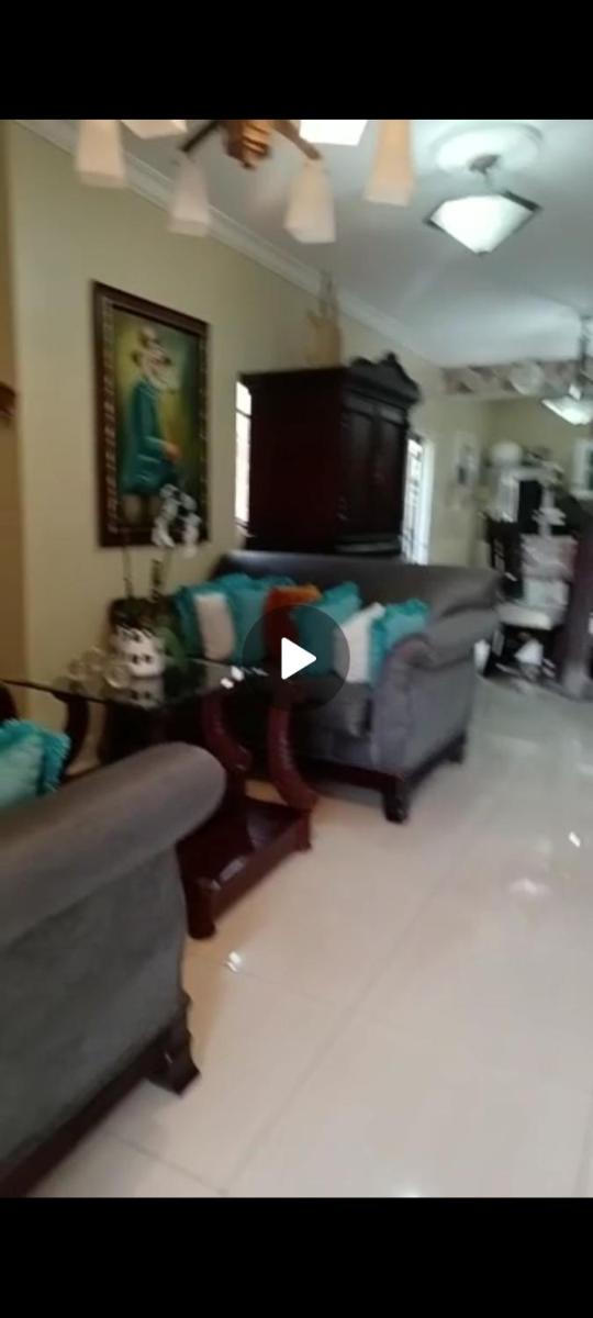 This is a confortable house - Housity