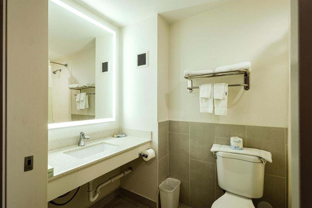 Coratel Inn and Suites By Jasper Saint Paul Minneapolis Inver Grove Heights - Housity