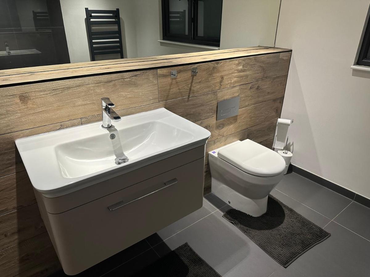 Grendon Close Near to Gatwick Airport - Housity