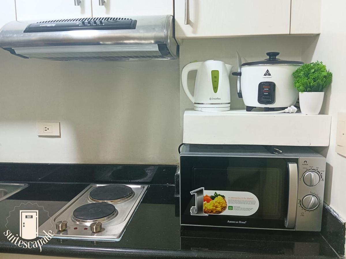 Makati Serenity Suite with Balcony and Warm Pool - Housity