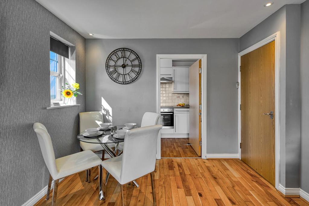 Sandy Lane Apartment - Housity