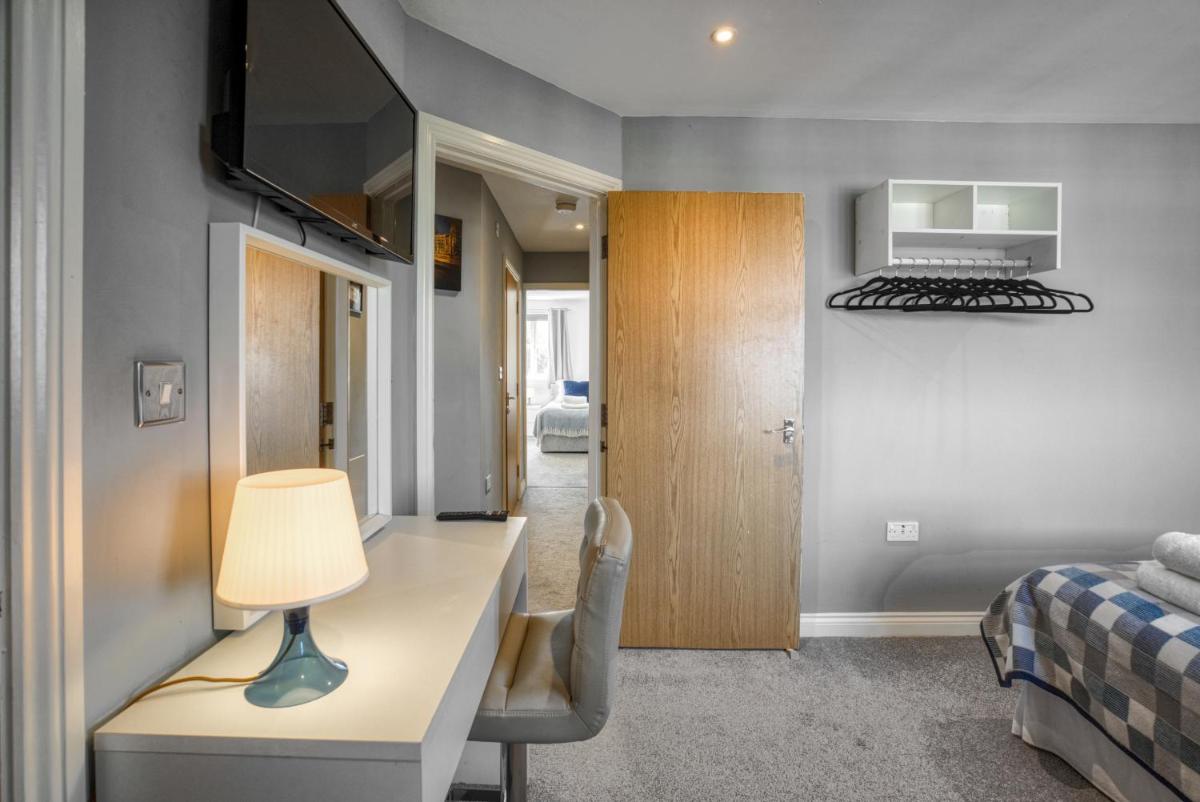 Sandy Lane Apartment - Housity
