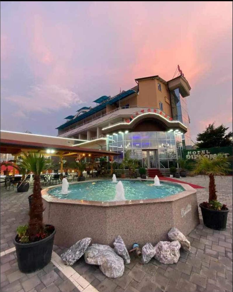 Hotel Diplomat - Housity
