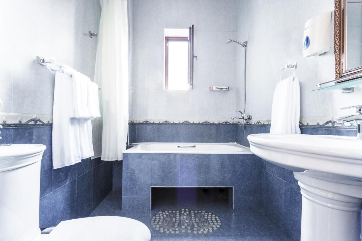 Western Suites Hotel - Housity
