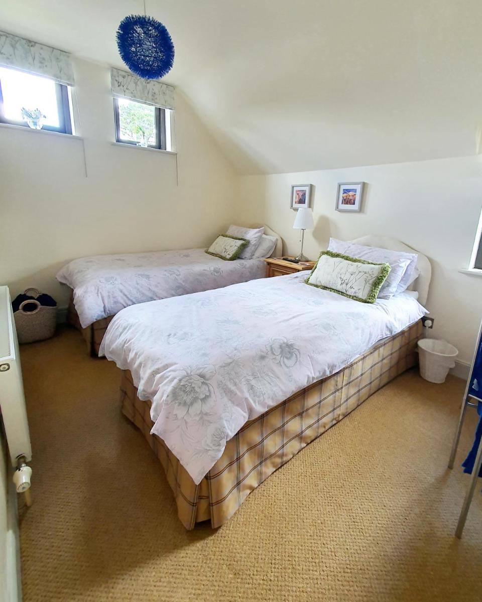 Lindas Retreats Self catering accommodation 1 bedroom cottage or 3 bedroom House - Housity