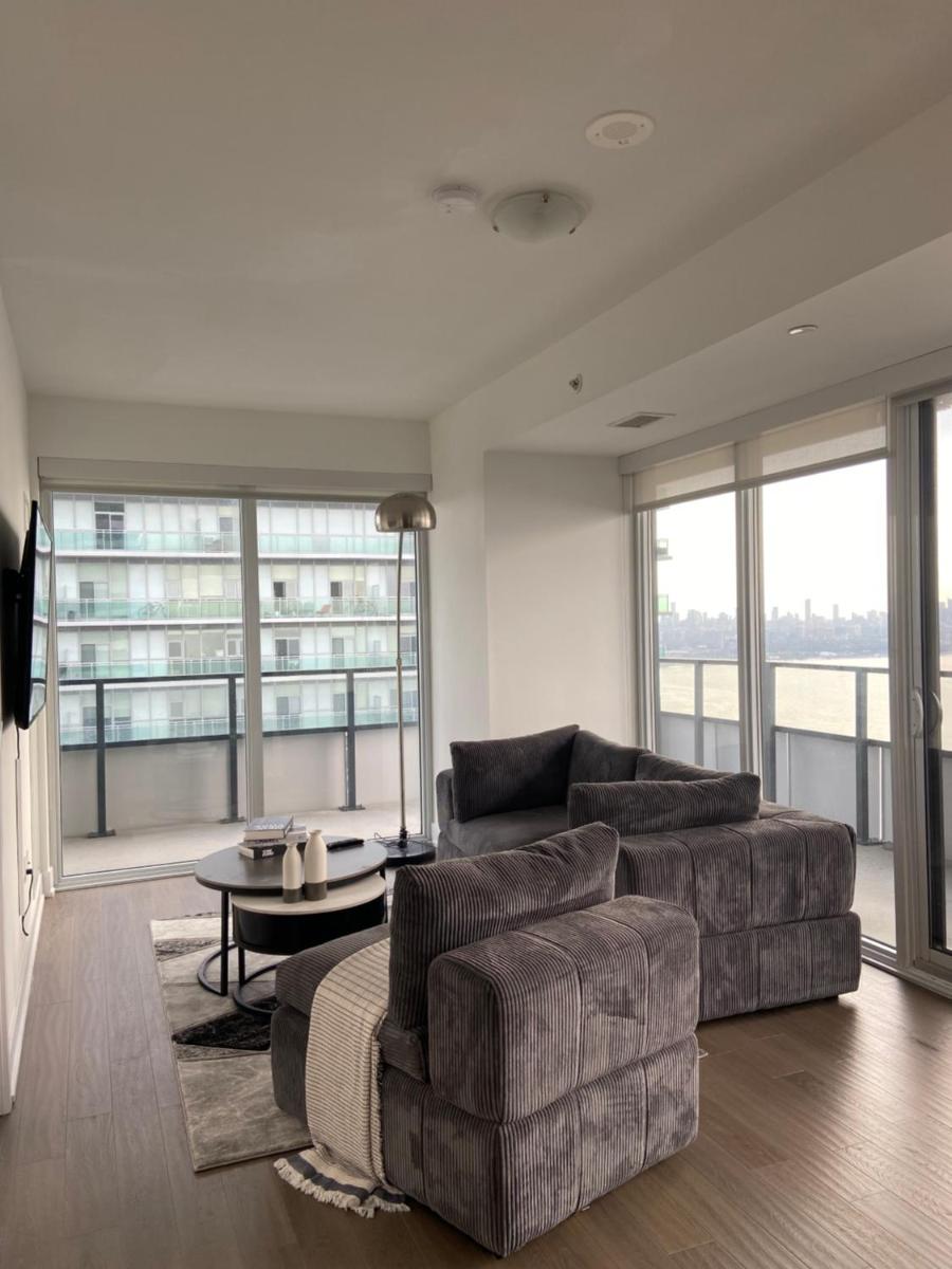 1 bedroom Waterfront Condo Toronto - Housity