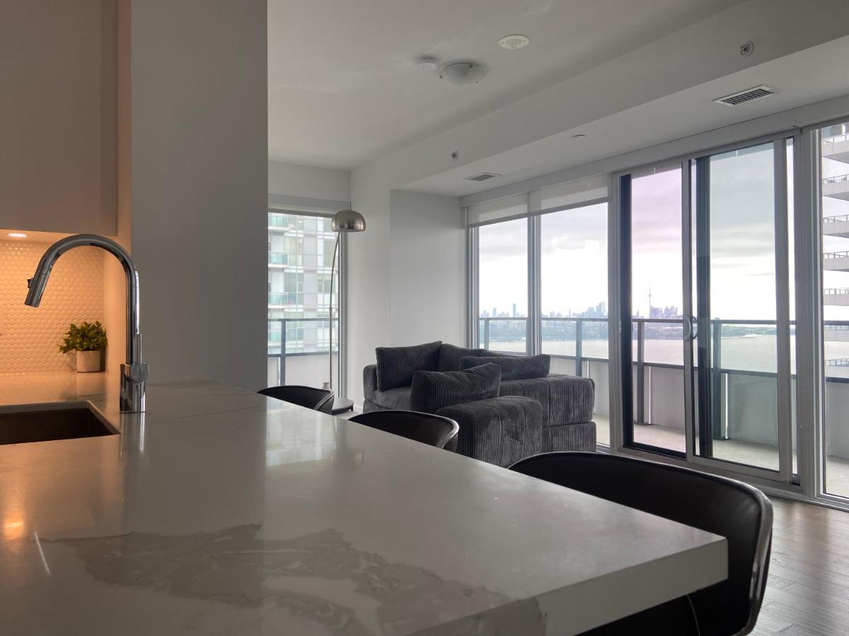 1 bedroom Waterfront Condo Toronto - Housity