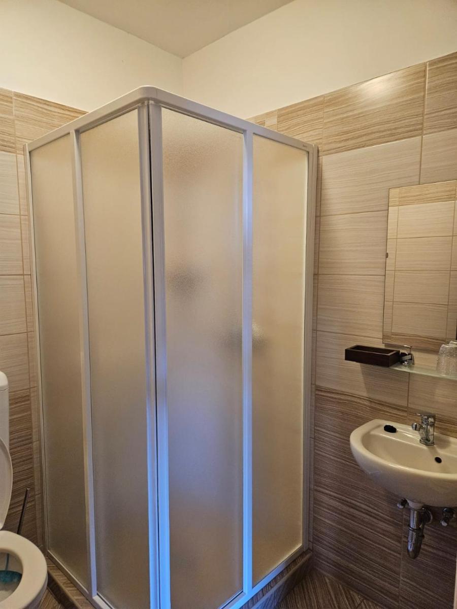 Tőrös Panzió - Housity