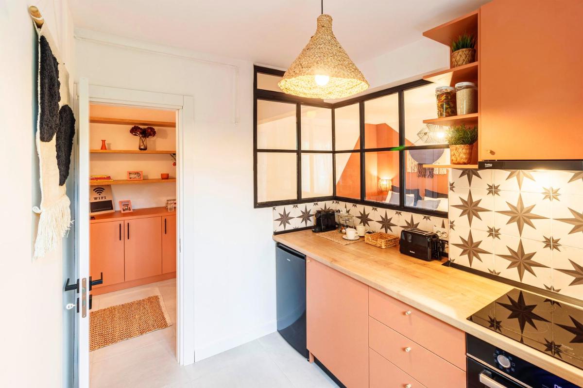 Central Modern Flat Near Metro & Park - Housity