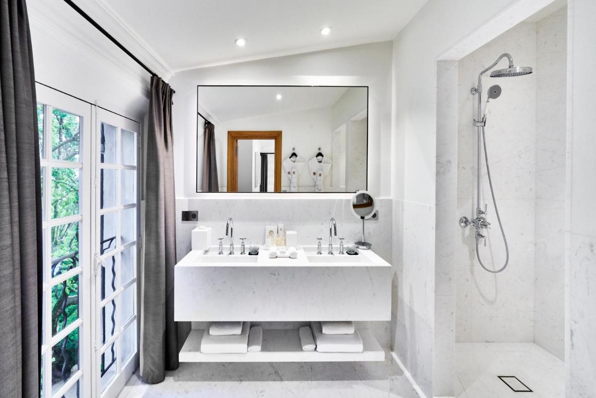 Salle de bains dans l'établissement Château de la Gaude