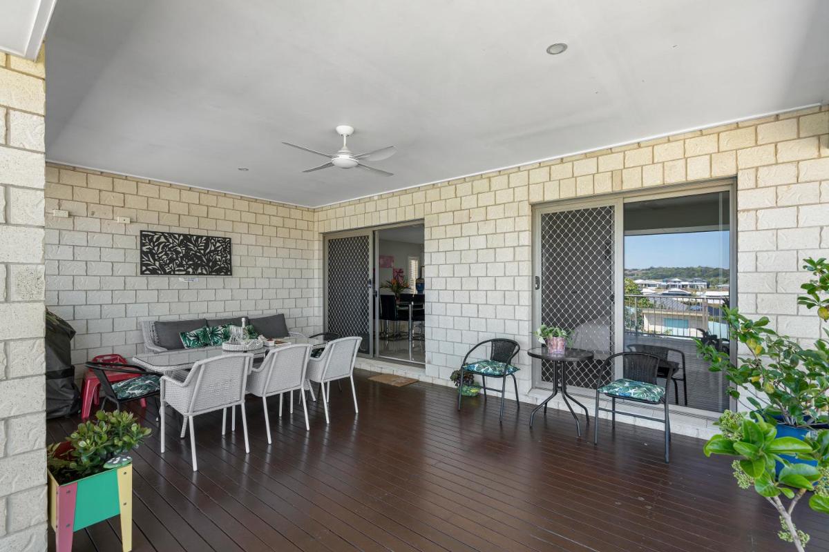 Palm Oasis Hinterland Home, Sleeps 10 with Pets - Housity
