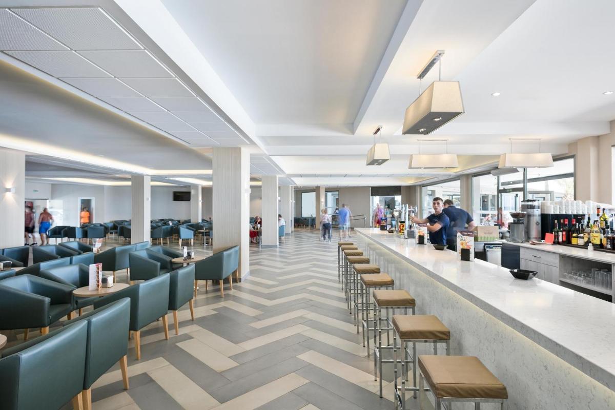 Un restaurante o sitio para comer en Hotel Best Sabinal