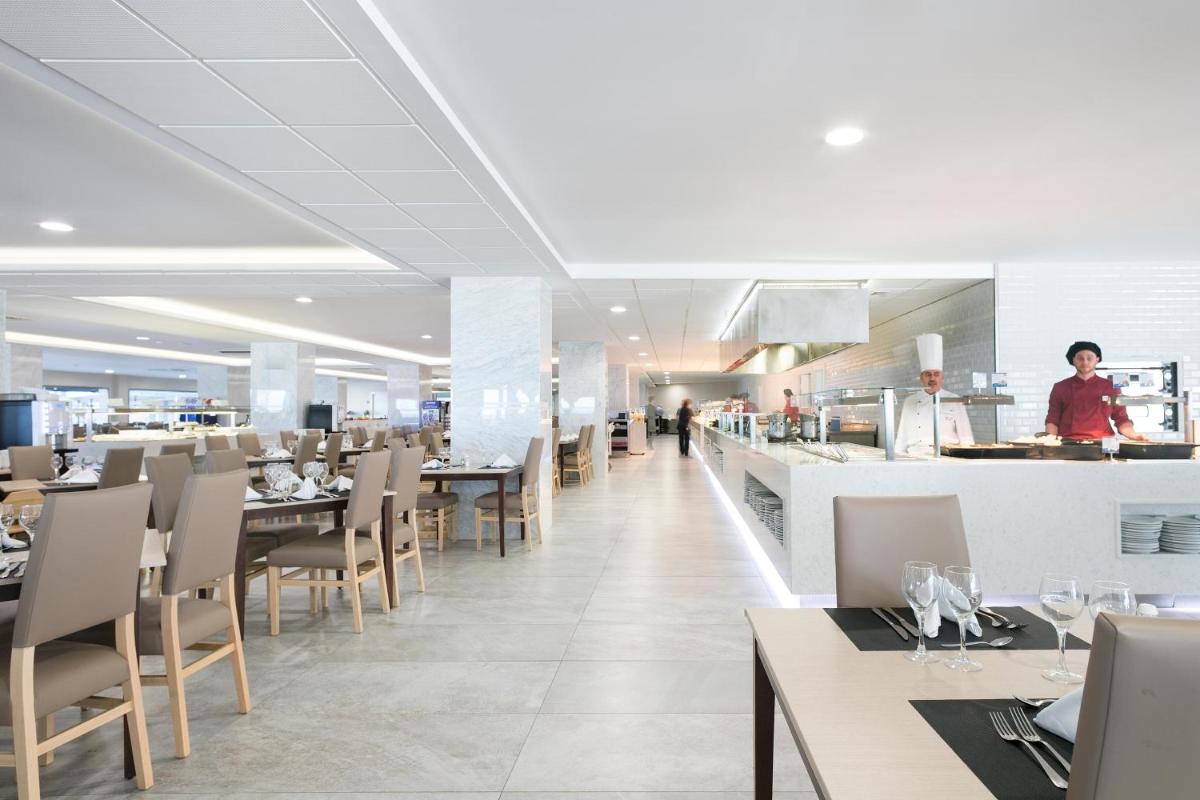 Un restaurante o sitio para comer en Hotel Best Sabinal