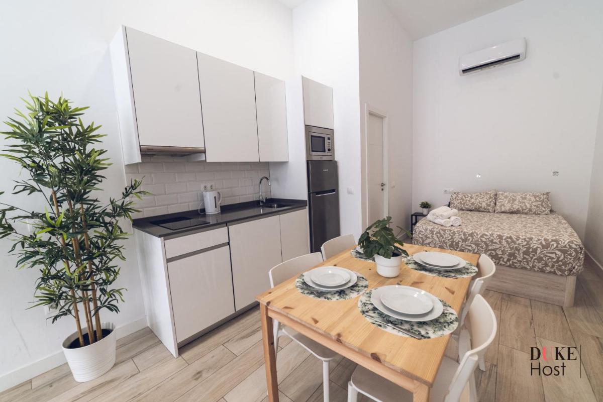 Santa Maria de la cabeza2 Apartments - Housity
