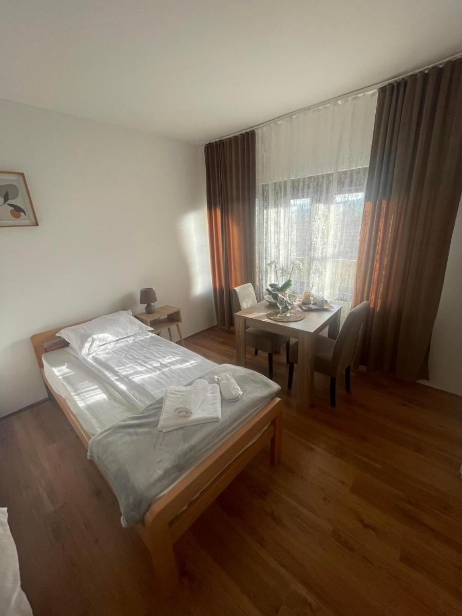 Temački konaci - Housity