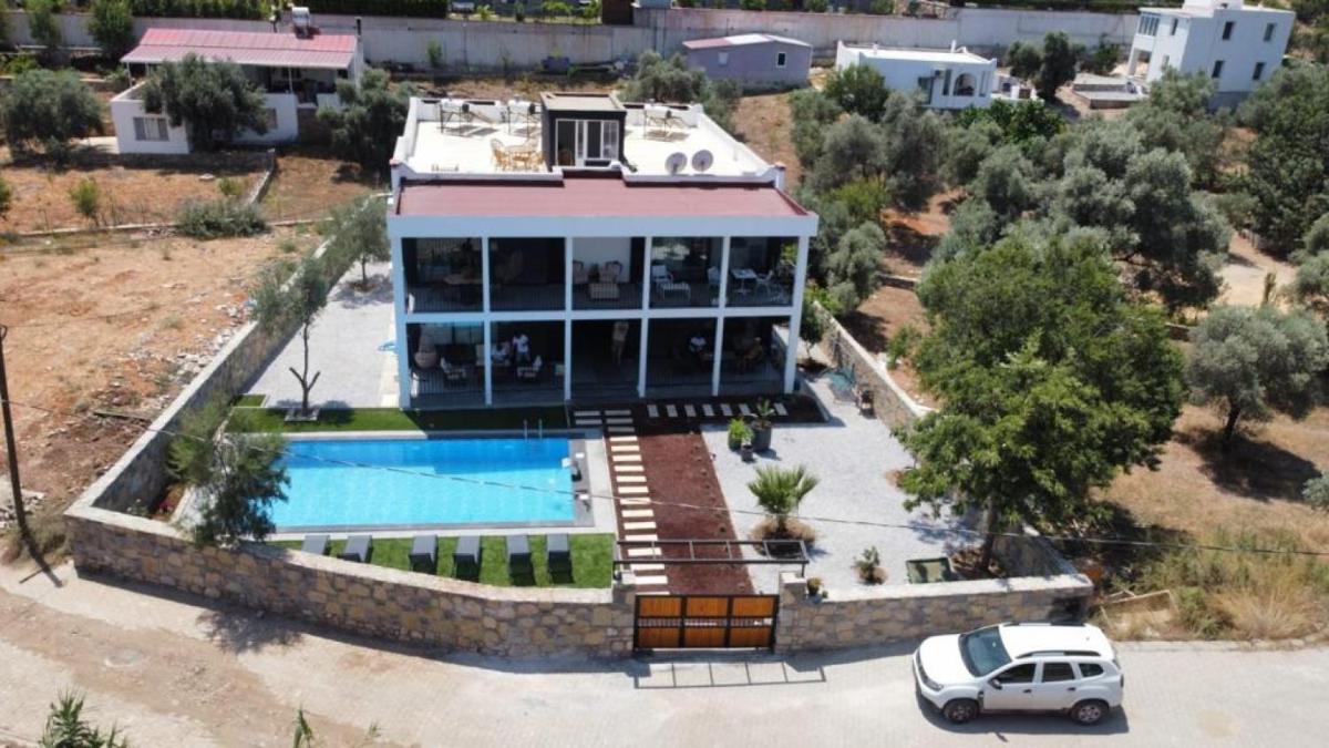Chic Flat w Pool Patio Garden in Bodrum - Housity