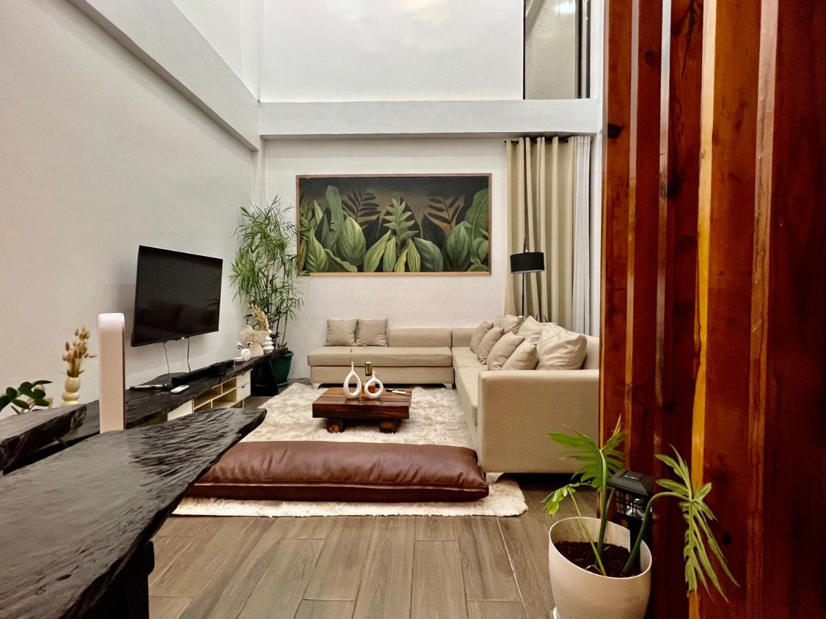 Tranquil Villa - Family Room - Housity