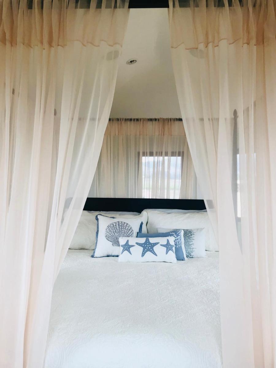 Spanish Tower and Billiard Room - Housity