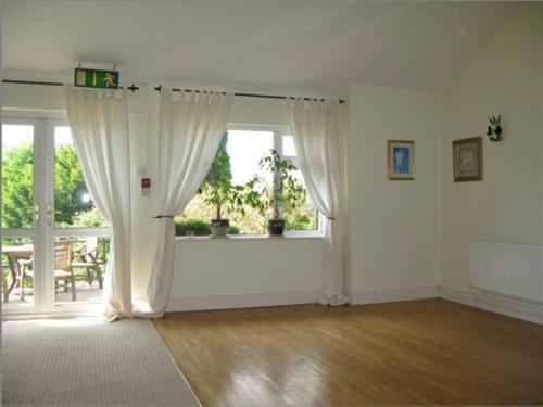 Robin Hill House B&B - Housity