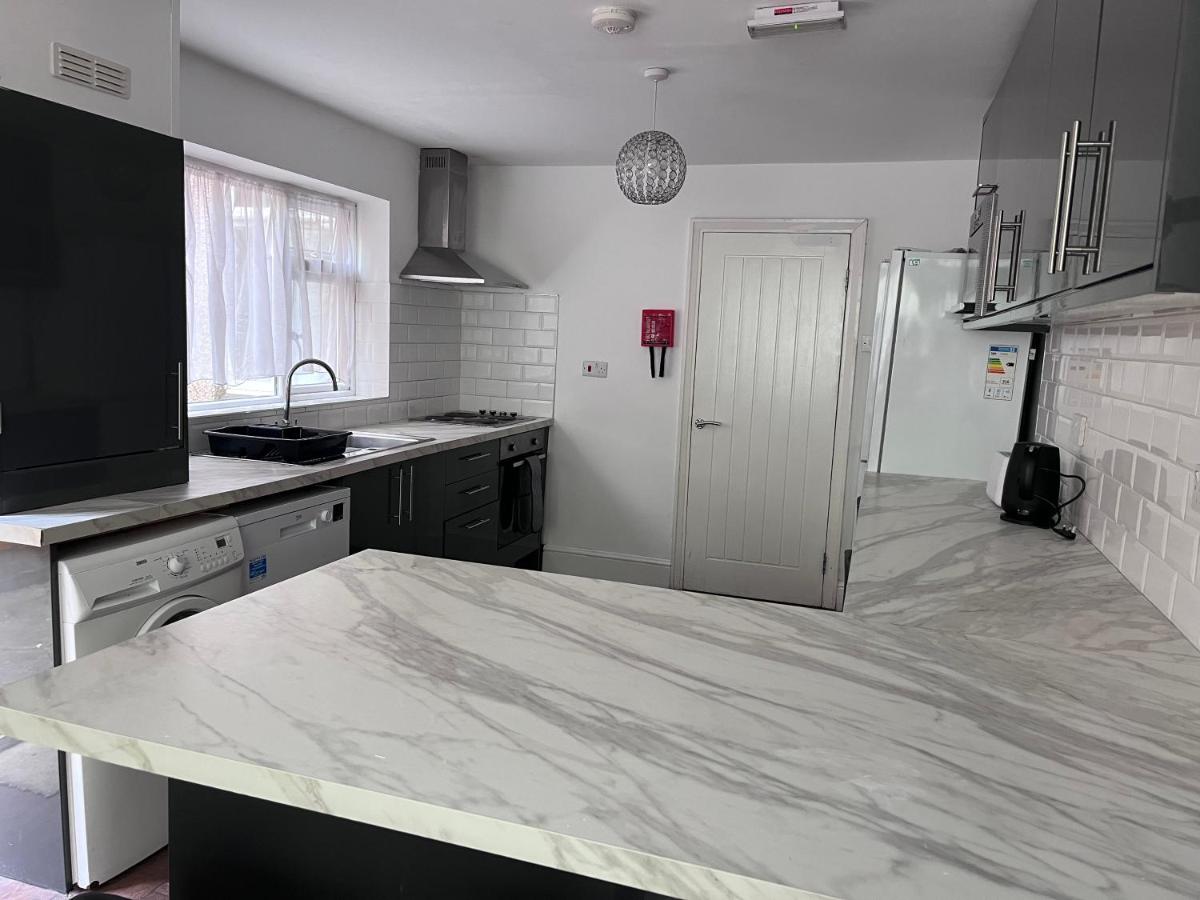 Trendy Town house - Room 1 - Housity