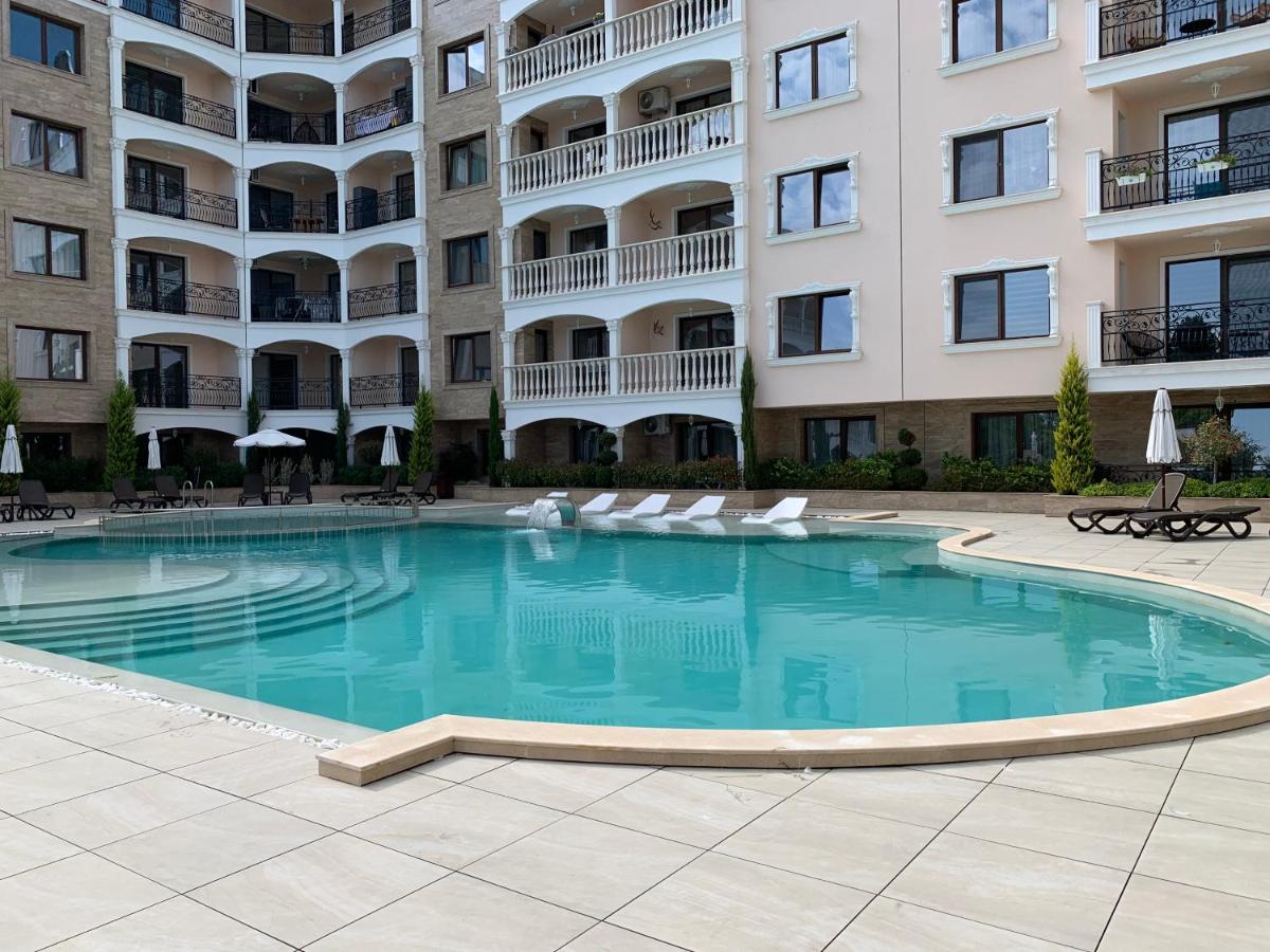 Suitetrails - Valencia Gardens Deluxe Apartments