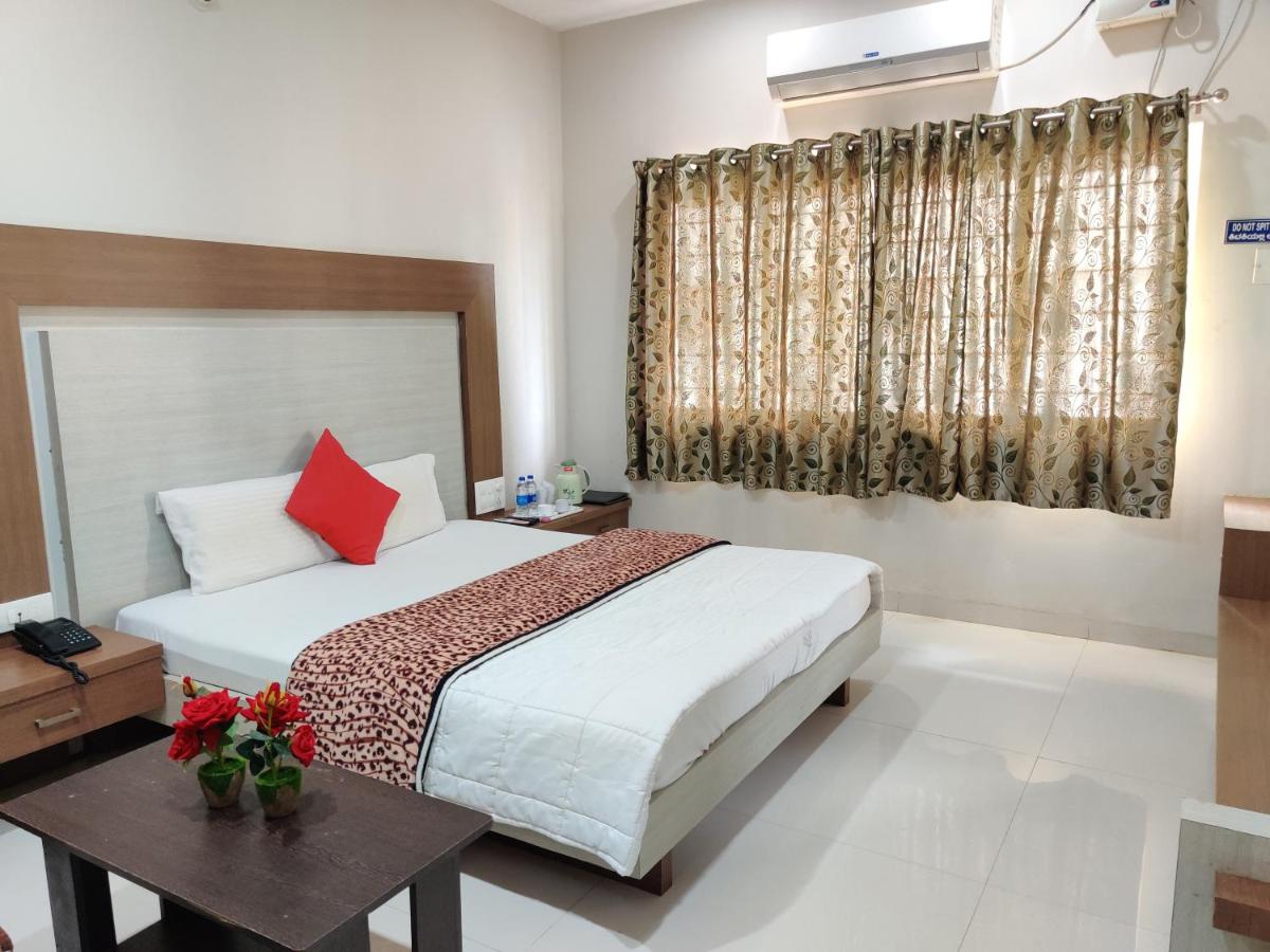 HOTEL NIMBA INTERNATIONAL - Housity