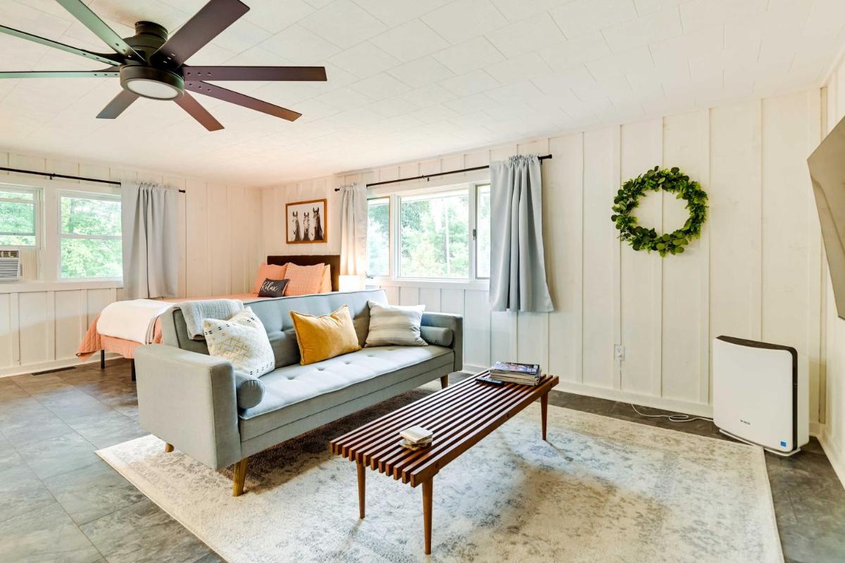 Modern Studio Less Than 13 Mi to Saratoga Racetrack! - Housity