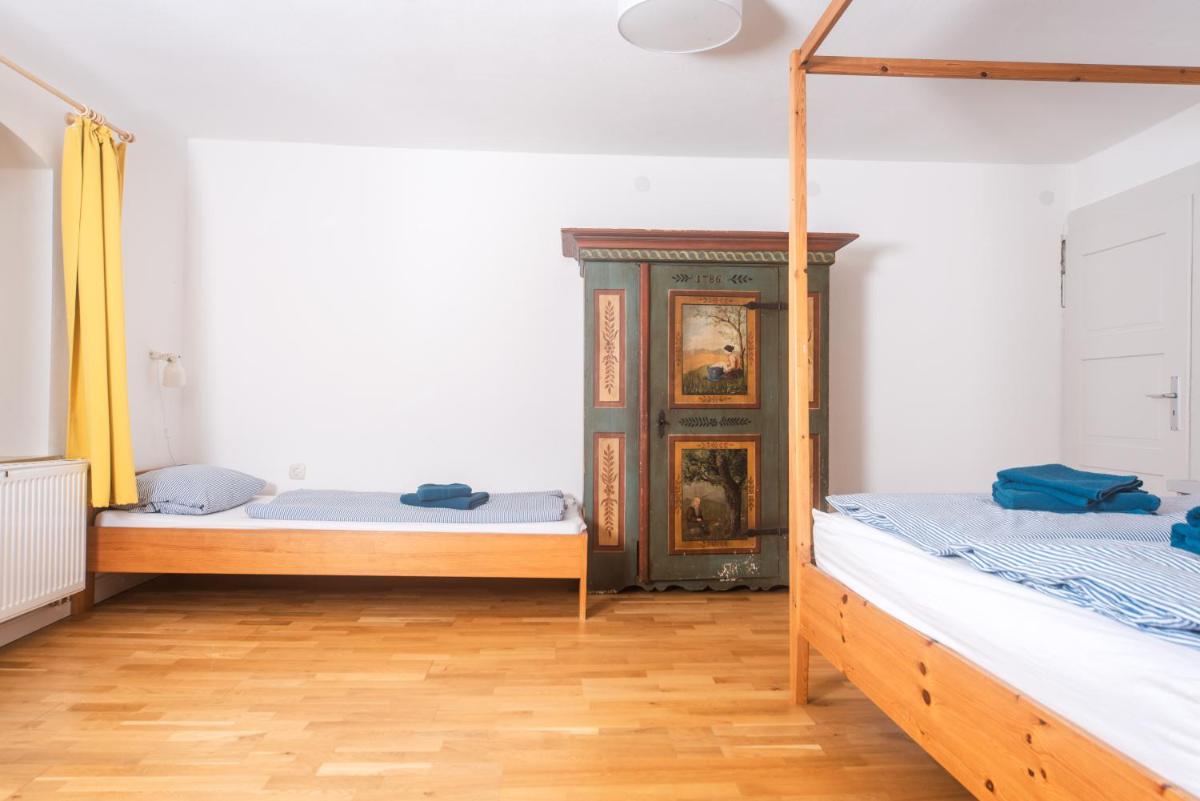 Das Blaue Haus mitten im Grünen - our Blue House surrounded by greenery - Housity