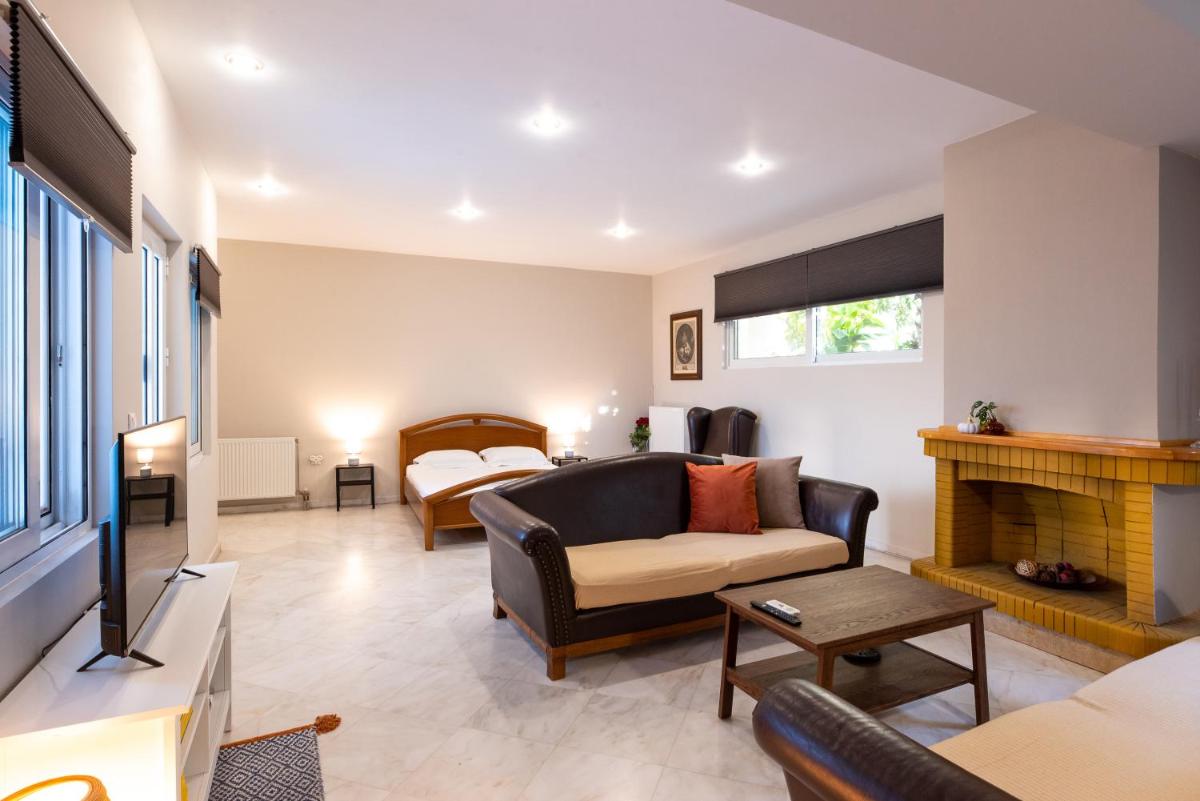 Emma's Airport Studio - Housity