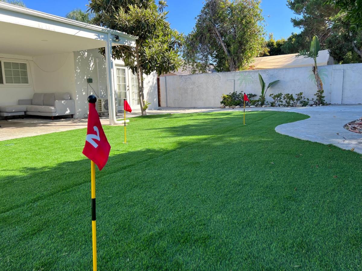 Modern 4 King Beds, Beautiful Large Backyard, Golf, WFH, Long Stays, WI-FI, FWY, 25 mins to Beach - Housity