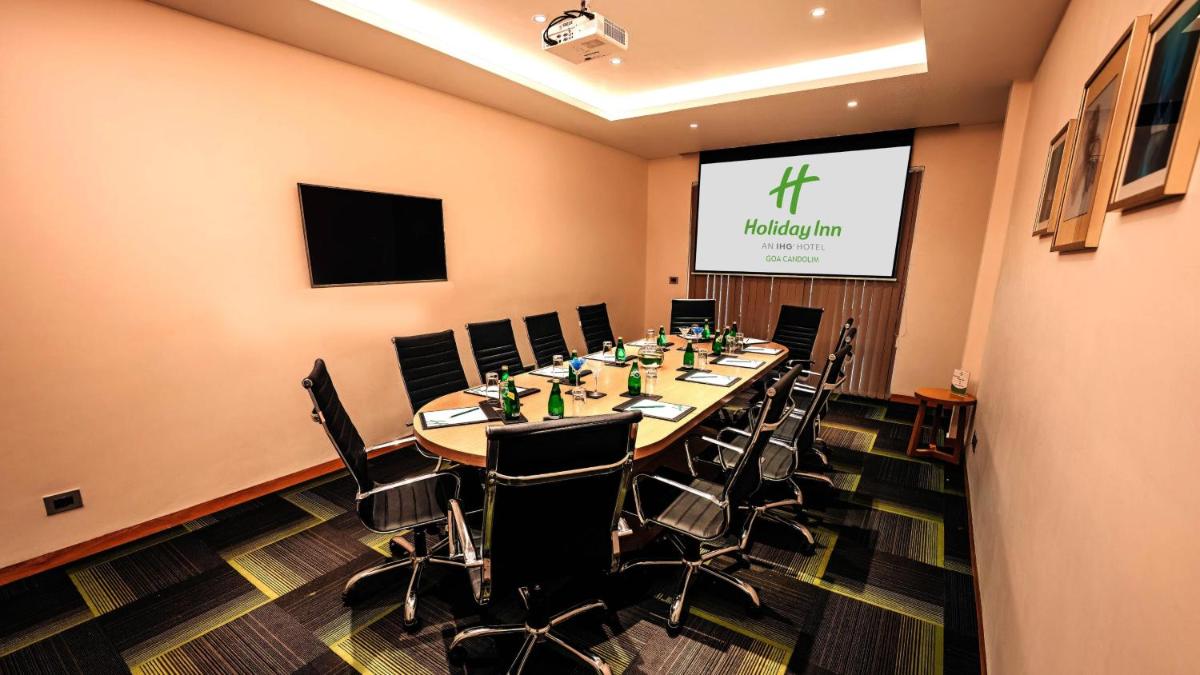 a conference room with a long table and chairs at Holiday Inn Goa Candolim in Candolim a conference room with a long table and chairs at Holiday Inn Goa Candolim in Candolim