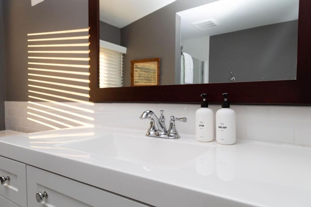 Railway Suite at The Historic Winona House - Housity