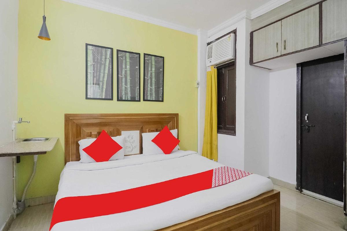 OYO Flagship Hotel G-54 - Housity